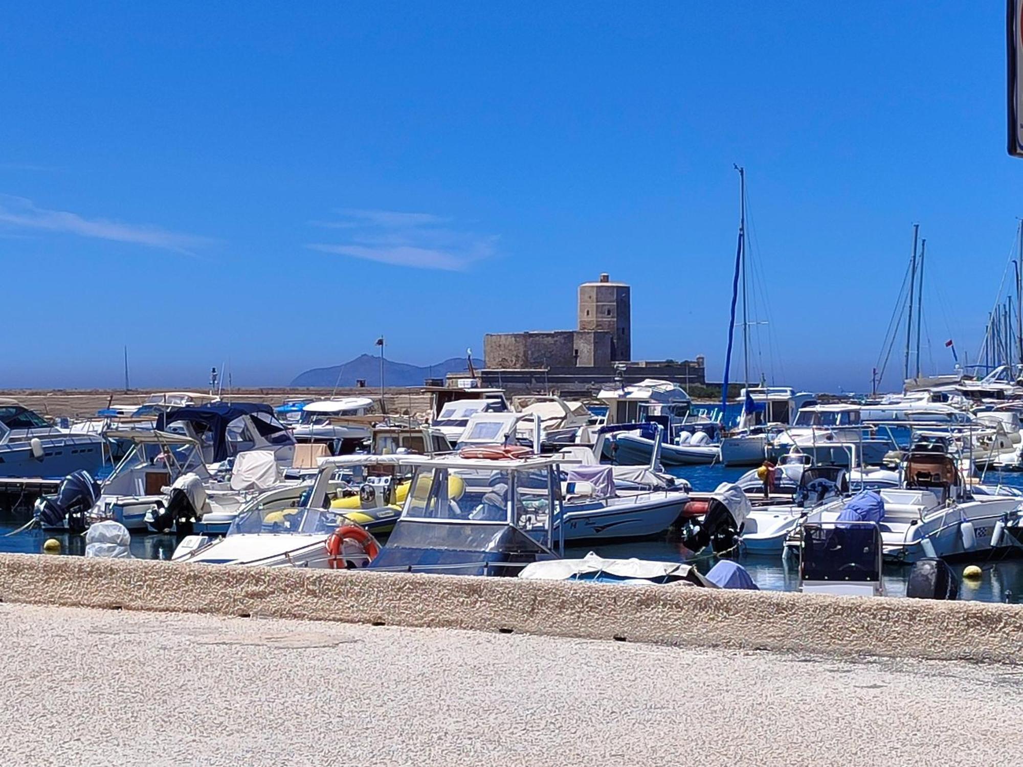 Alla Marina Da Pina Trapani Bagian luar foto